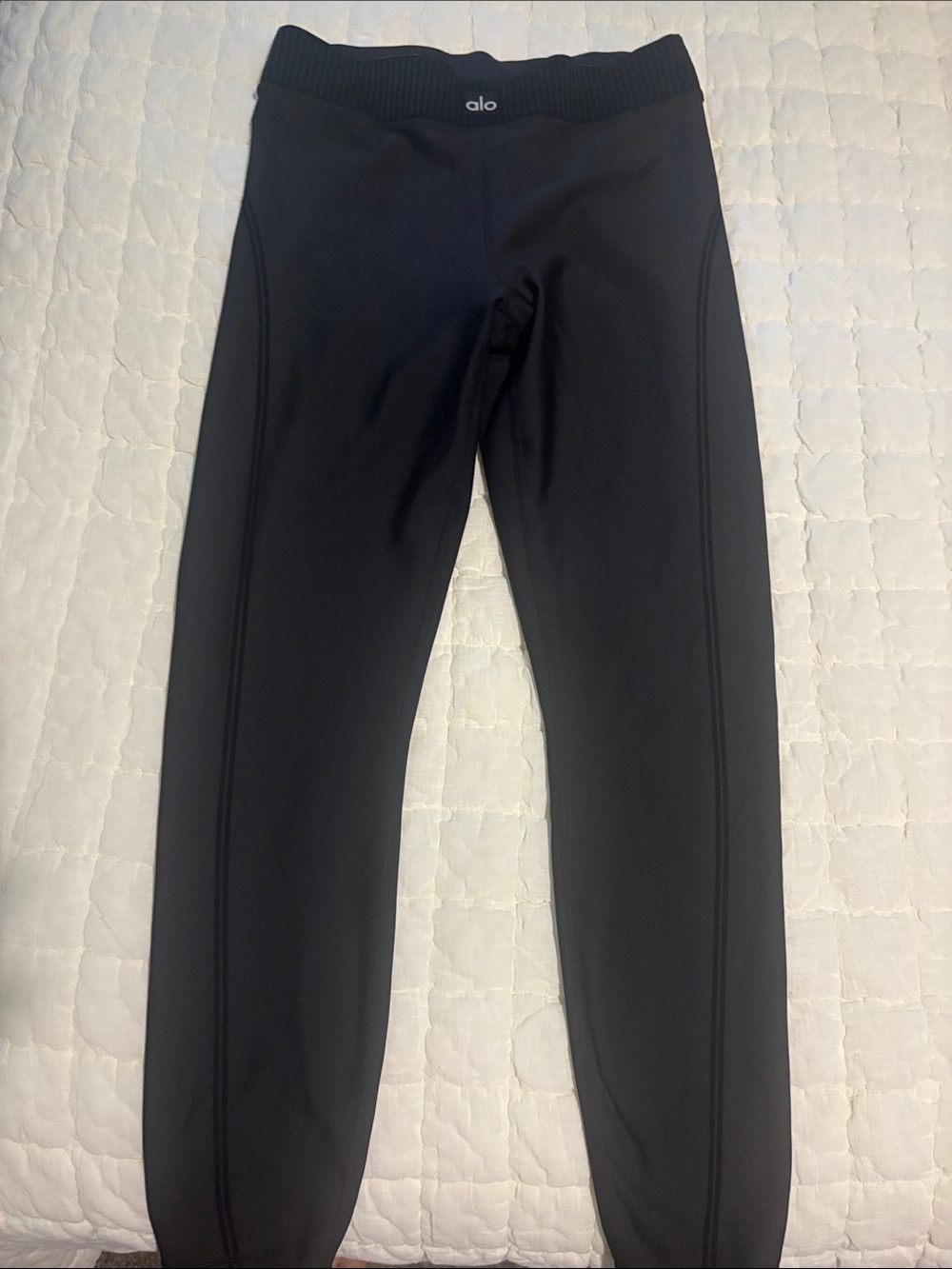 ALO Womans yoga pants